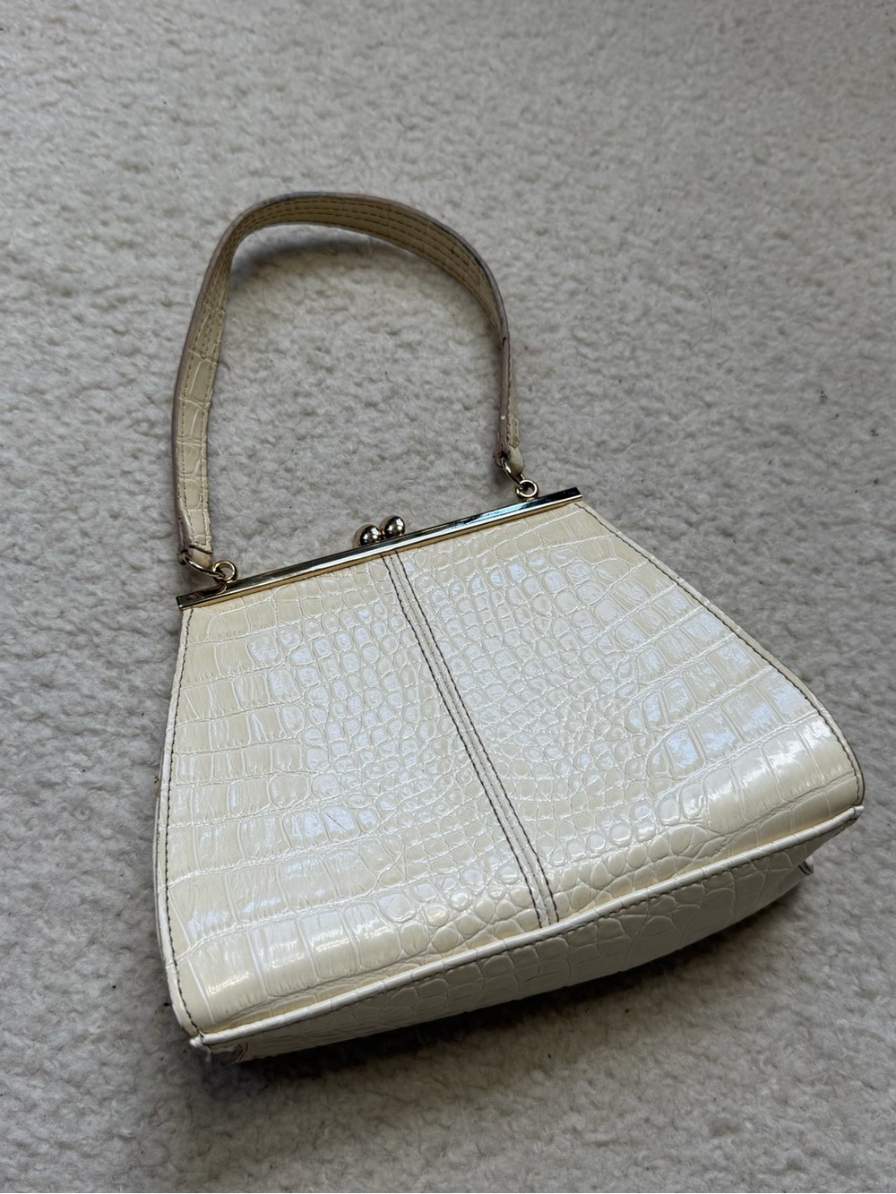 Vintage Liz Claiborne Cream Faux Crocodile Kiss-Lock Handbag Purse